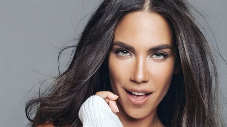 katerina-stikoudi-me-mov-efarmosti-forma-ton-kounai-ston-rythmo-tou-tragoudiou-kolasi