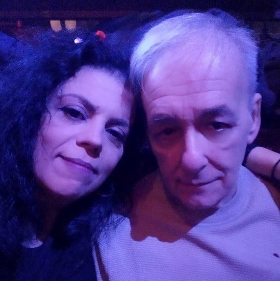 Andreas Mikroytsikos Fwtografies Ayth Einai H Nea Toy Syntrofos Menoyn Mazi Sthn Khfisia Einai H Elena Mastraggellh