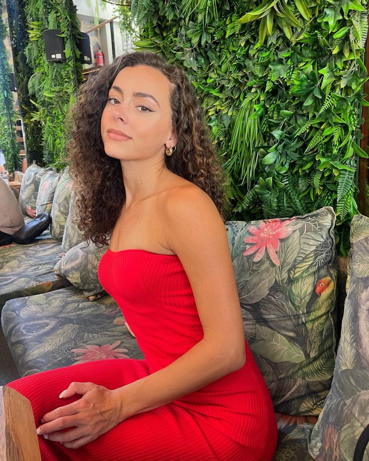 &Iota;&omega;ά&nu;&nu;&alpha; &Tau;&zeta;&alpha;&beta;έ&lambda;&alpha;